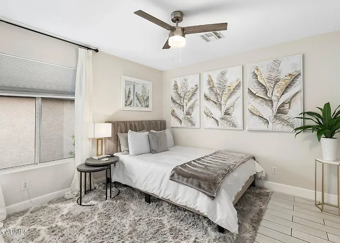 Pershing Ave Desert Holiday home